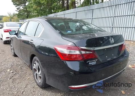 2017 Honda Accord Lx z USA, uszkodzony, nr VIN 1HGCR2F30HA301164